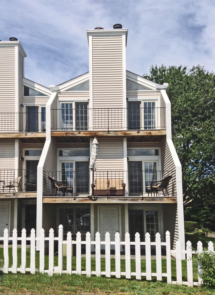 SOLD Bywatyr Townhouse End Unit with Water Views 331,328 Black Rock